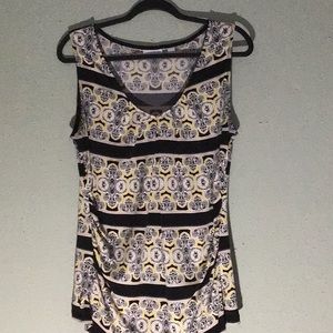 Short sleeve V cut top Large